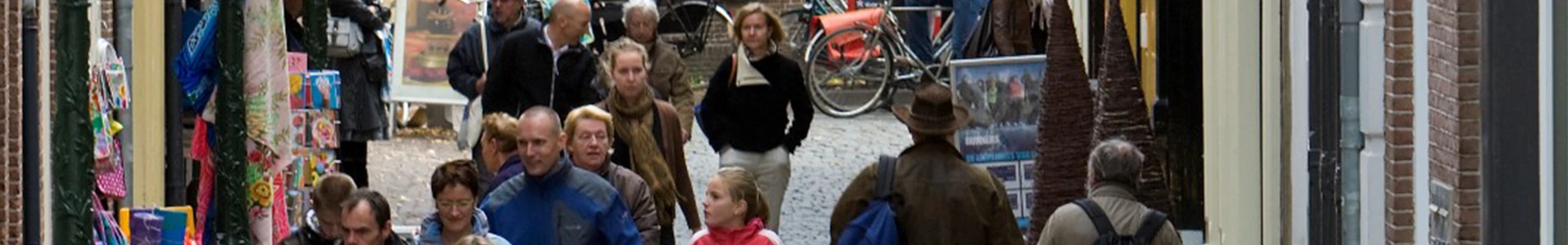 Burchtsteeg-Leiden-winkelend-publiek-038